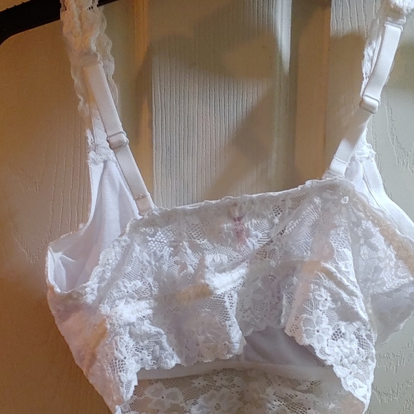No Boundaries White Lace Bralette - Picture 2 of 4
